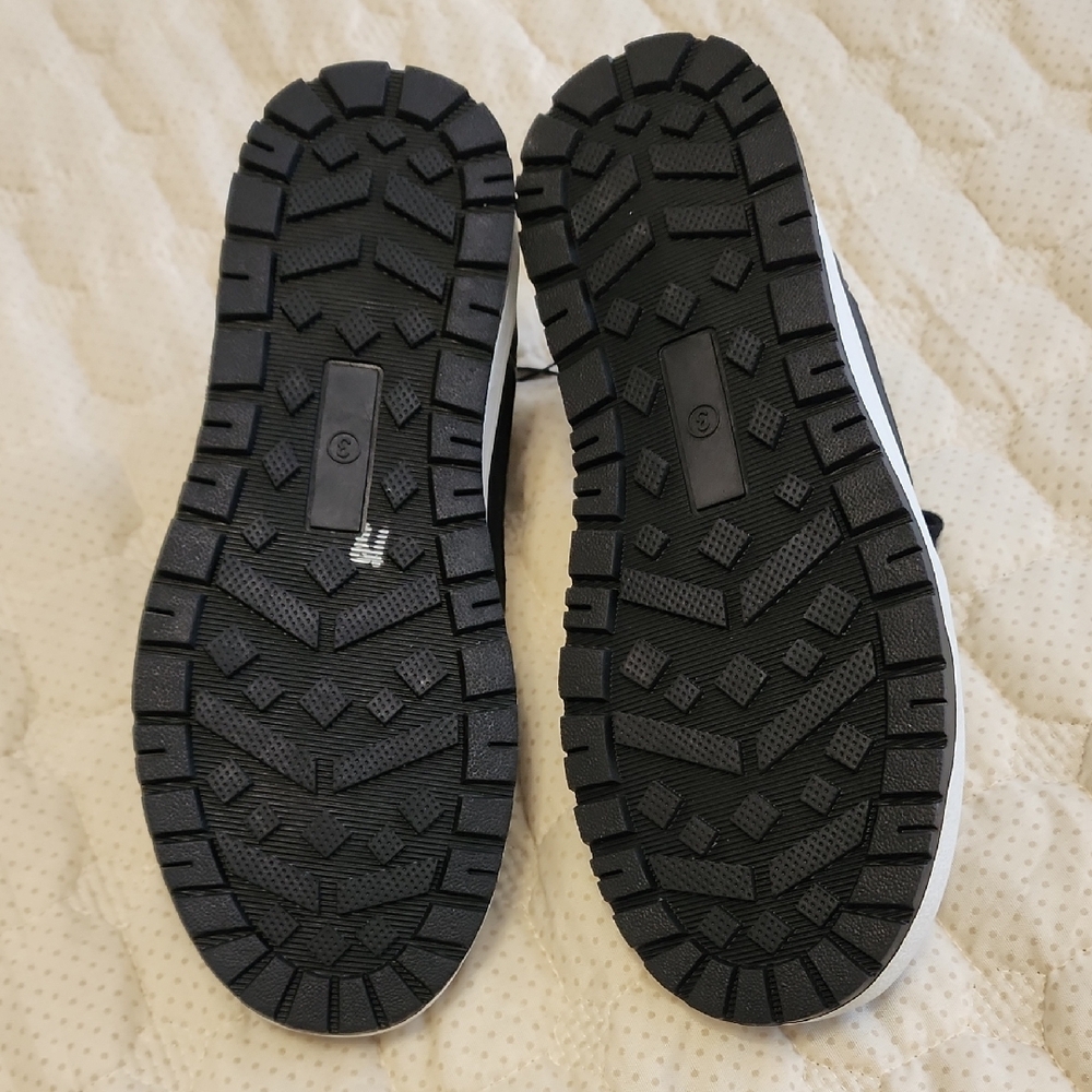 Ecko Unlimited Black and White Kids Sneakers - Picture 3 of 6